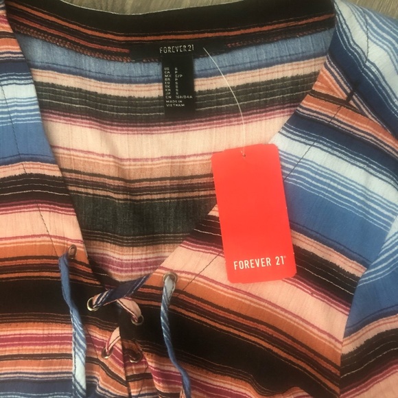 Forever 21 Crop with front tie up detail BNWT sz s - Picture 4 of 4